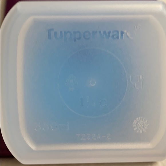 Tupperware liquid container - Picture 6 of 6